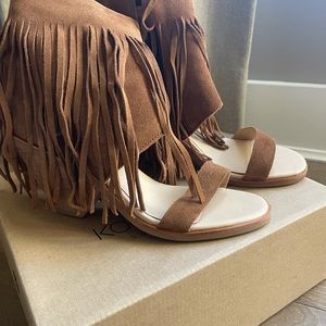 KOOLABURRA CHESTNUT BROWN SUEDE/ LEATHER OPEN TOE BOOTS. WOMEN'S US 9